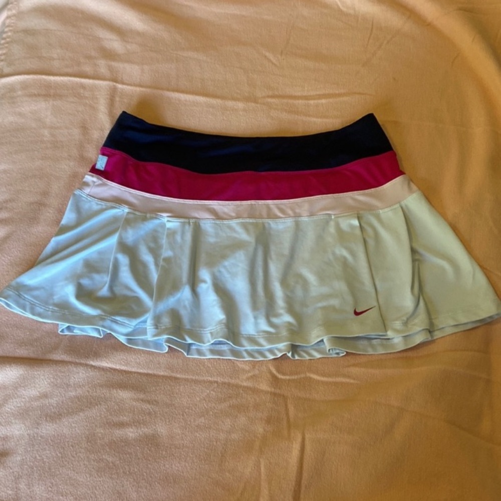 Womens Dri-Fit Nike tennis skirt. Size L